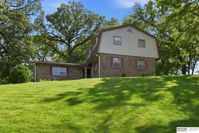 18 Scarlet Oaks Road, Council Bluffs, IA 51503