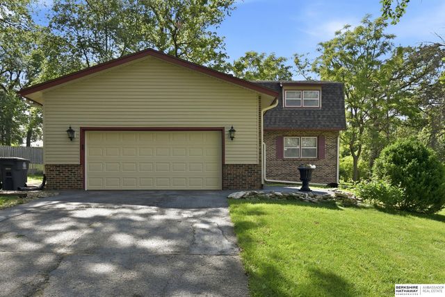 18 Scarlet Oaks Road, Council Bluffs, IA 51503