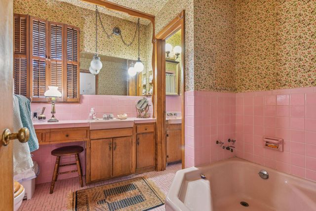 5536 Saint Johns Avenue, Edina, MN 55424