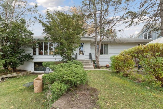 5536 Saint Johns Avenue, Edina, MN 55424