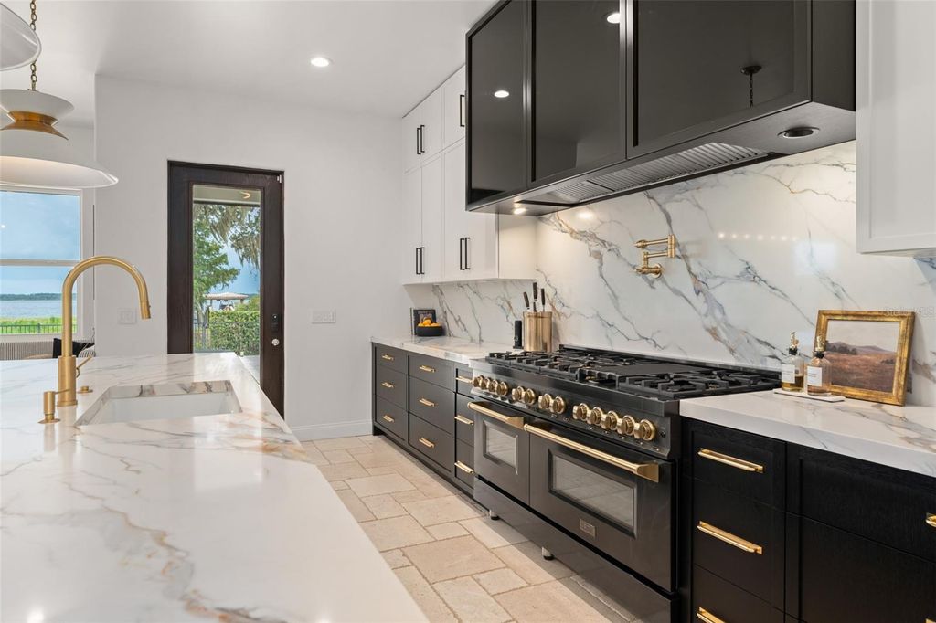 Image 19 of property listing at 10339 HART BRANCH CIRCLE, Orlando, FL 32832