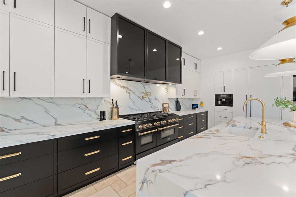 Image 20 of property listing at 10339 HART BRANCH CIRCLE, Orlando, FL 32832