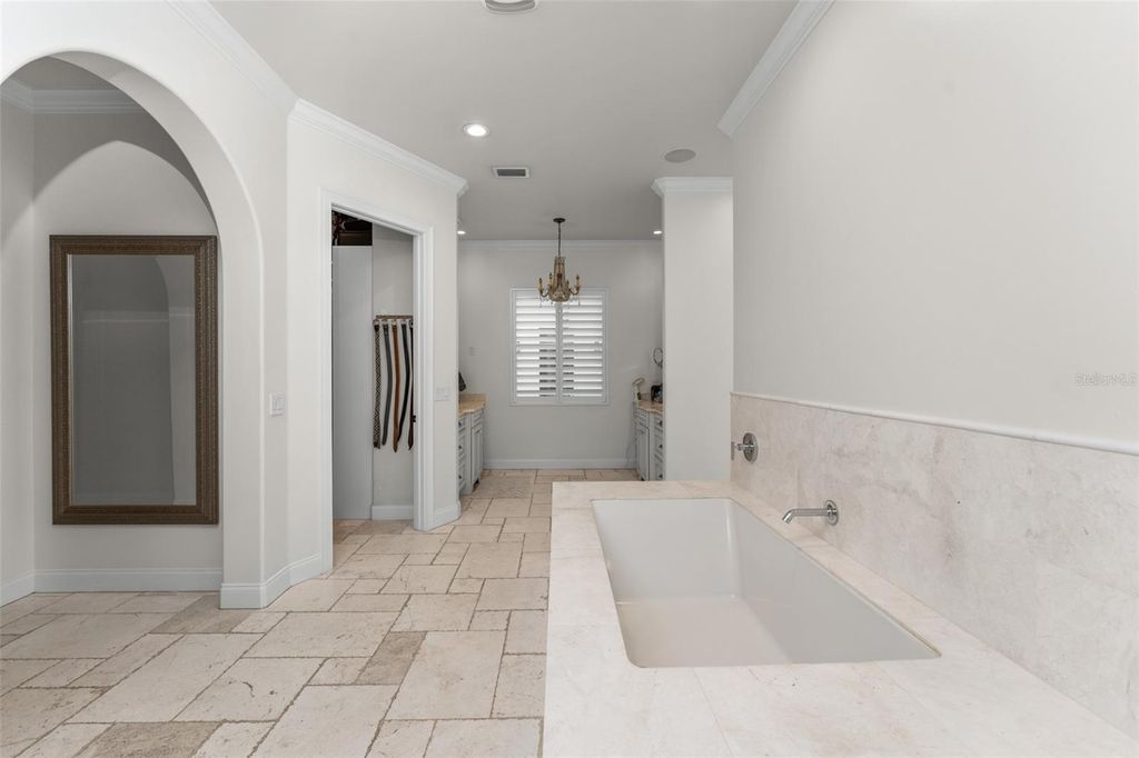 Image 40 of property listing at 10339 HART BRANCH CIRCLE, Orlando, FL 32832