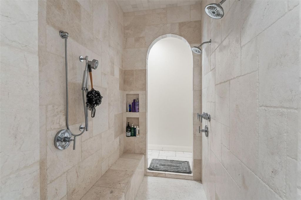 Image 41 of property listing at 10339 HART BRANCH CIRCLE, Orlando, FL 32832