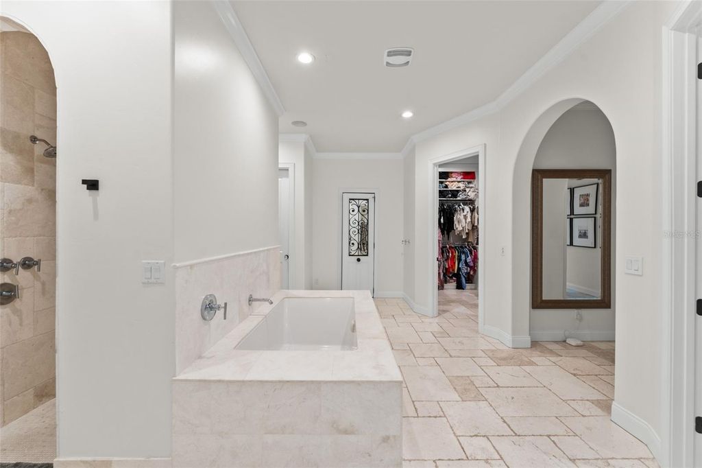 Image 42 of property listing at 10339 HART BRANCH CIRCLE, Orlando, FL 32832