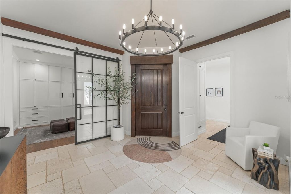 Image 6 of property listing at 10339 HART BRANCH CIRCLE, Orlando, FL 32832