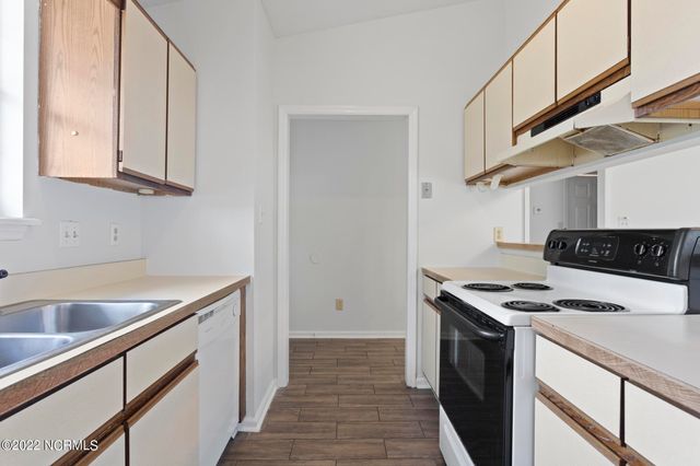 100 Creekview Drive, Jacksonville, NC 28540