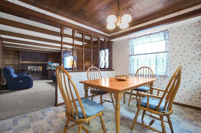 7010 Rockwoods Place, Worthington, OH 43085