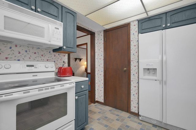 7010 Rockwoods Place, Worthington, OH 43085