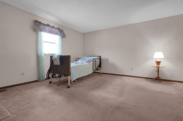 7010 Rockwoods Place, Worthington, OH 43085