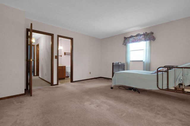 7010 Rockwoods Place, Worthington, OH 43085