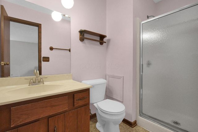 7010 Rockwoods Place, Worthington, OH 43085