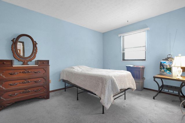 7010 Rockwoods Place, Worthington, OH 43085