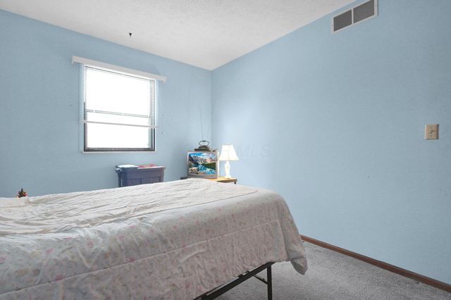 7010 Rockwoods Place, Worthington, OH 43085