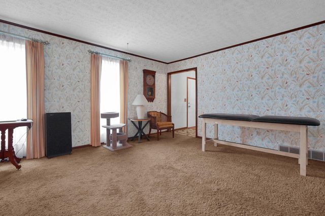 7010 Rockwoods Place, Worthington, OH 43085