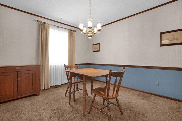 7010 Rockwoods Place, Worthington, OH 43085