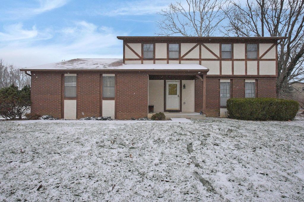7010 Rockwoods Place, Worthington, OH 43085