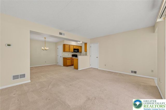 2689 Rolling Green Drive, Lower Macungie Twp, PA 18062