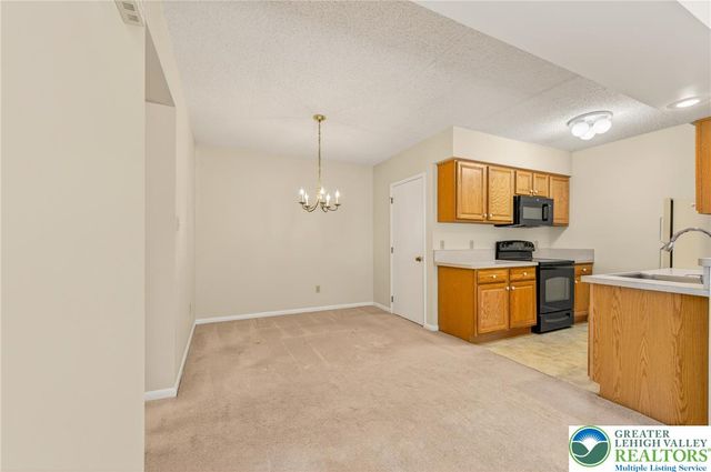 2689 Rolling Green Drive, Lower Macungie Twp, PA 18062