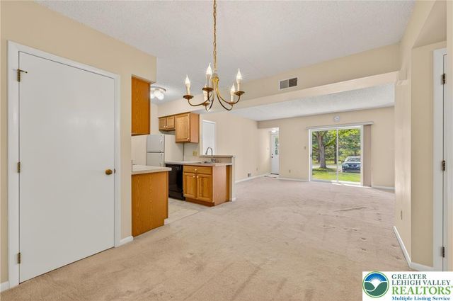 2689 Rolling Green Drive, Lower Macungie Twp, PA 18062