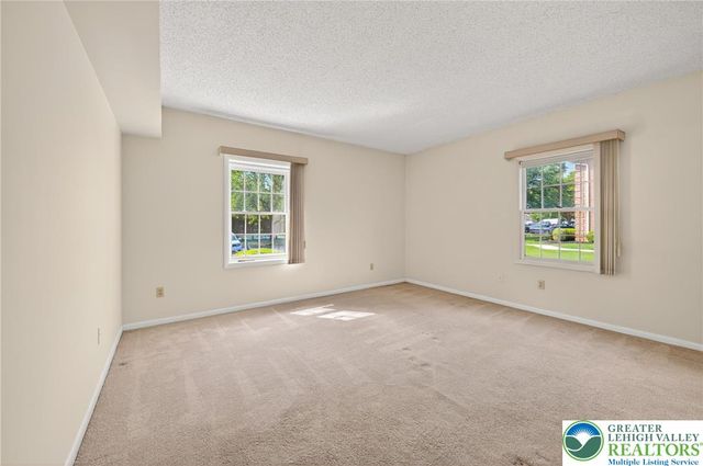 2689 Rolling Green Drive, Lower Macungie Twp, PA 18062