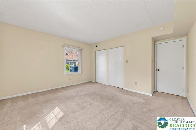 2689 Rolling Green Drive, Lower Macungie Twp, PA 18062