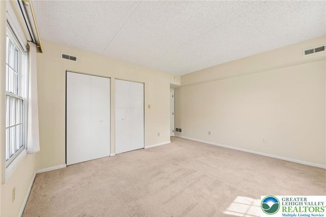 2689 Rolling Green Drive, Lower Macungie Twp, PA 18062