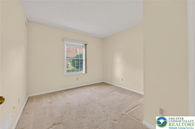 2689 Rolling Green Drive, Lower Macungie Twp, PA 18062