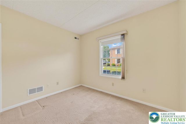 2689 Rolling Green Drive, Lower Macungie Twp, PA 18062