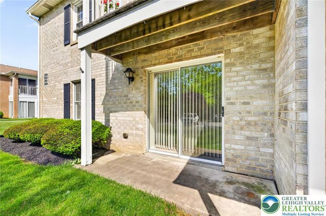 2689 Rolling Green Drive, Lower Macungie Twp, PA 18062