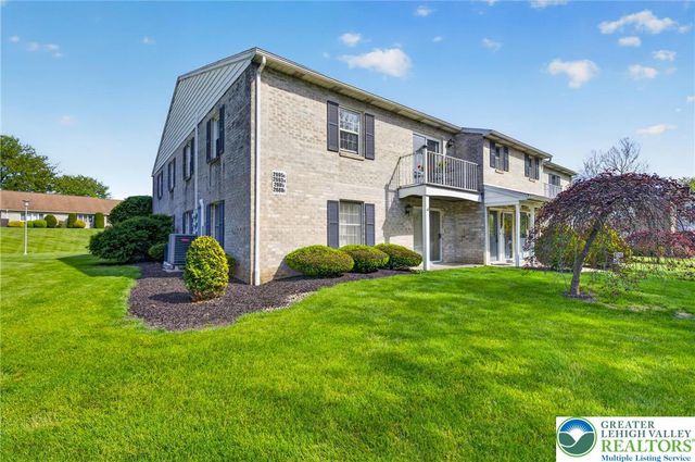 2689 Rolling Green Drive, Lower Macungie Twp, PA 18062