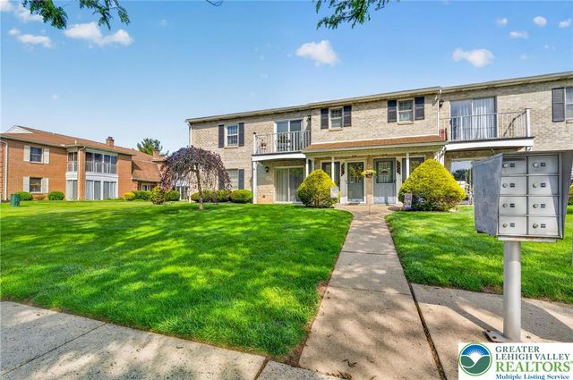 2689 Rolling Green Drive, Lower Macungie Twp, PA 18062