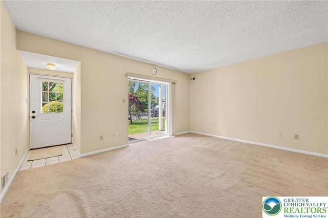 2689 Rolling Green Drive, Lower Macungie Twp, PA 18062