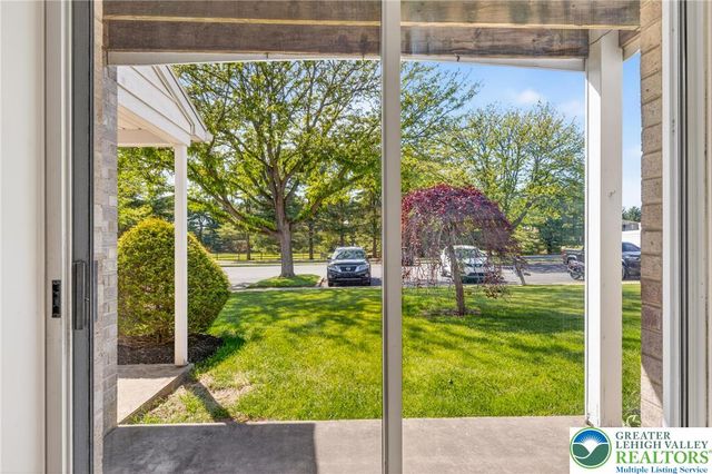 2689 Rolling Green Drive, Lower Macungie Twp, PA 18062