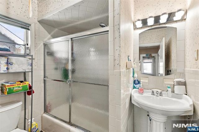 18 Newell Place, North Arlington, NJ 07031