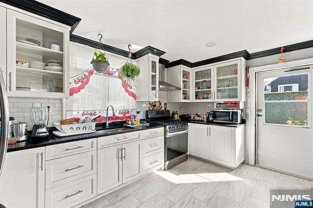 18 Newell Place, North Arlington, NJ 07031