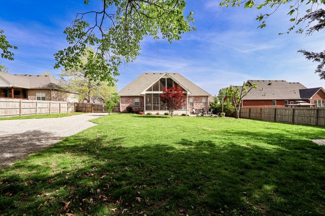 4010 Windsong Trl, Greenbrier, TN 37073