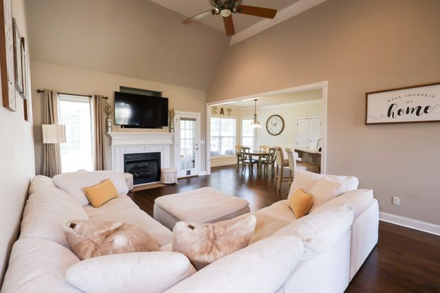 4010 Windsong Trl, Greenbrier, TN 37073