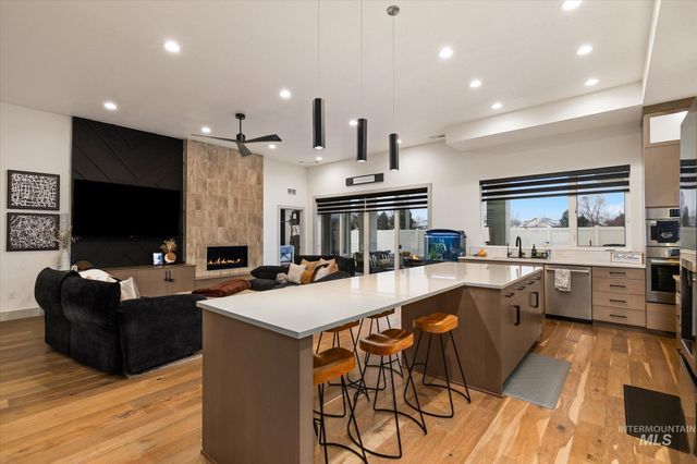 2250 Steichen Way, Meridian, ID 83642