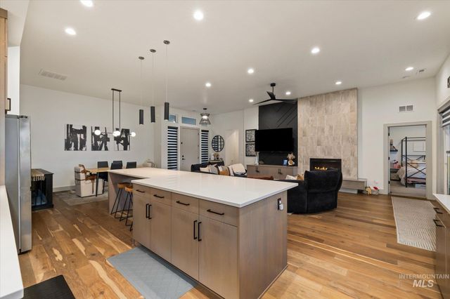 2250 Steichen Way, Meridian, ID 83642