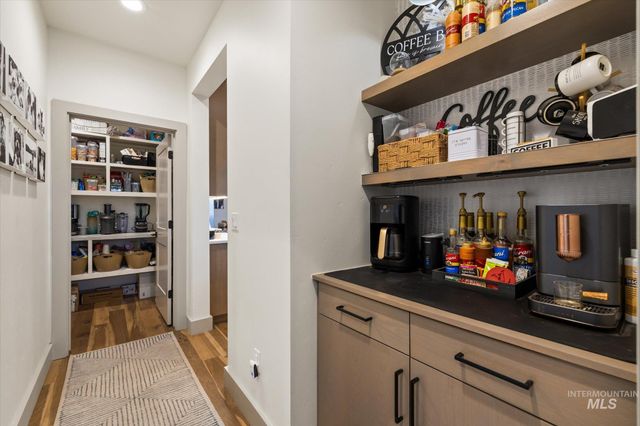 2250 Steichen Way, Meridian, ID 83642