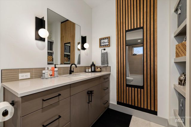 2250 Steichen Way, Meridian, ID 83642