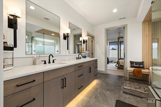 2250 Steichen Way, Meridian, ID 83642