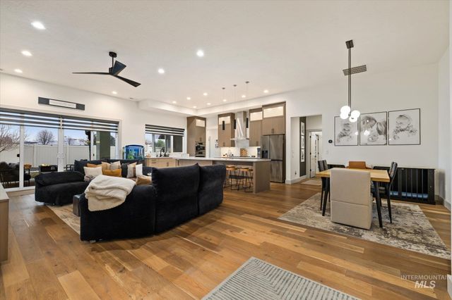 2250 Steichen Way, Meridian, ID 83642