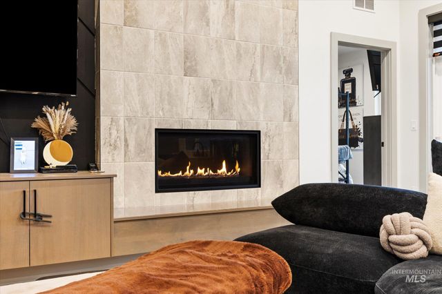 2250 Steichen Way, Meridian, ID 83642