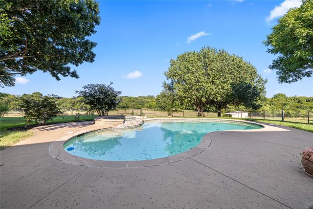 200 County Road 2130, Gainesville, TX 76240