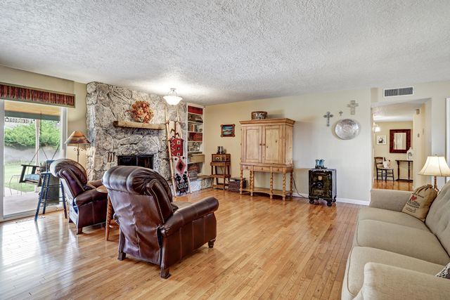 528 Turner Drive NE, Albuquerque, NM 87123