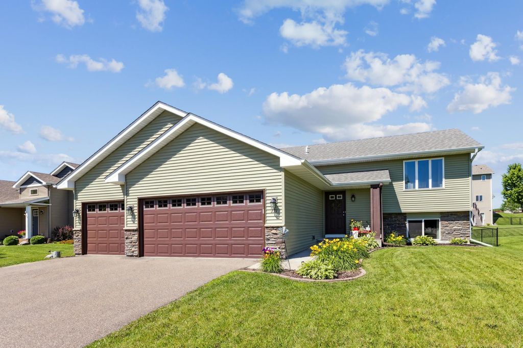 271 Greenway Drive, Delano, MN 55328