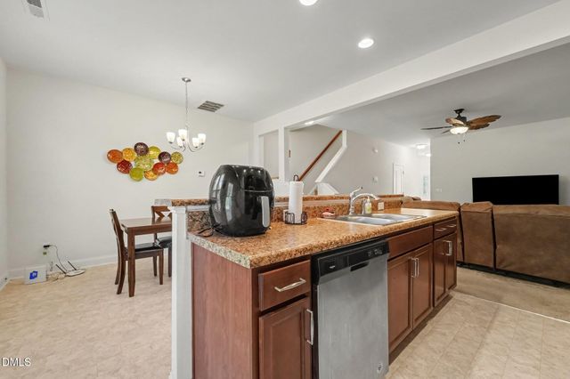 324 E Porthaven Way, Clayton, NC 27527