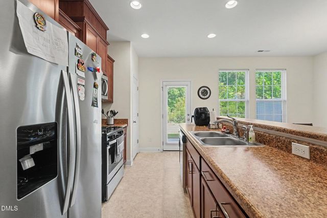 324 E Porthaven Way, Clayton, NC 27527